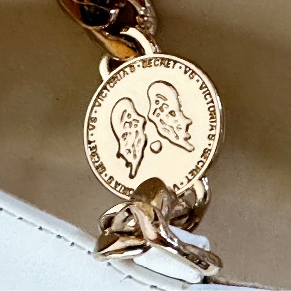 Victoria’s Secret Chain T-Strap 9 White Leather Chunky Heels RARE! - Picture 5 of 11